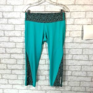 Nike dri-fit crop leggings size Medium